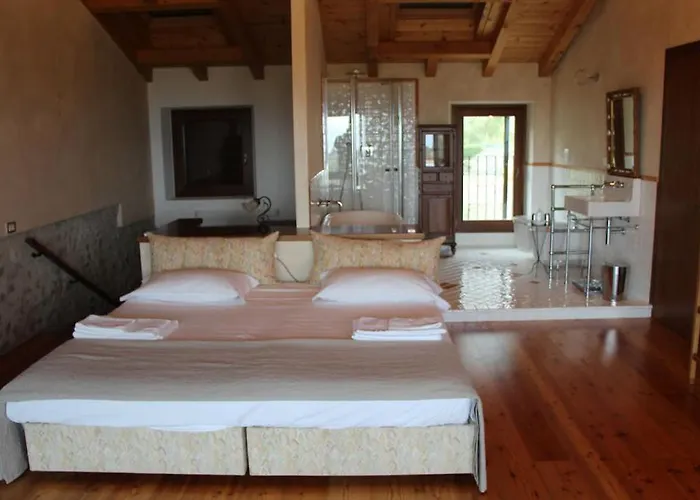 The Olive House, Garden And Pool